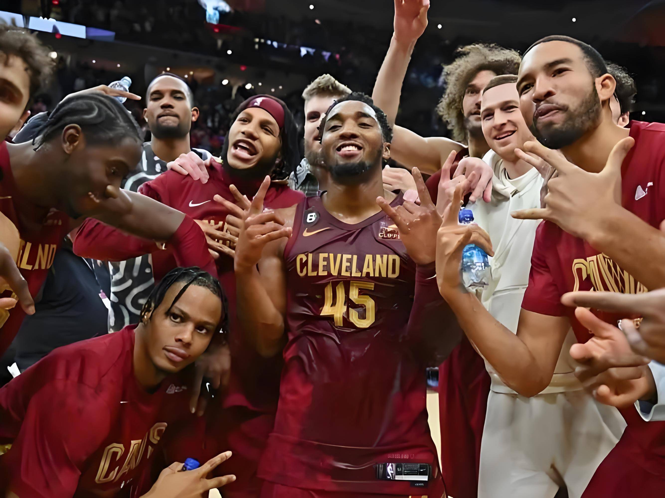 星空体育app下载包含西汉姆训练开放日，冲刺阶段造点机会引欢呼，欧篮联在即，心理建设被强调的词条